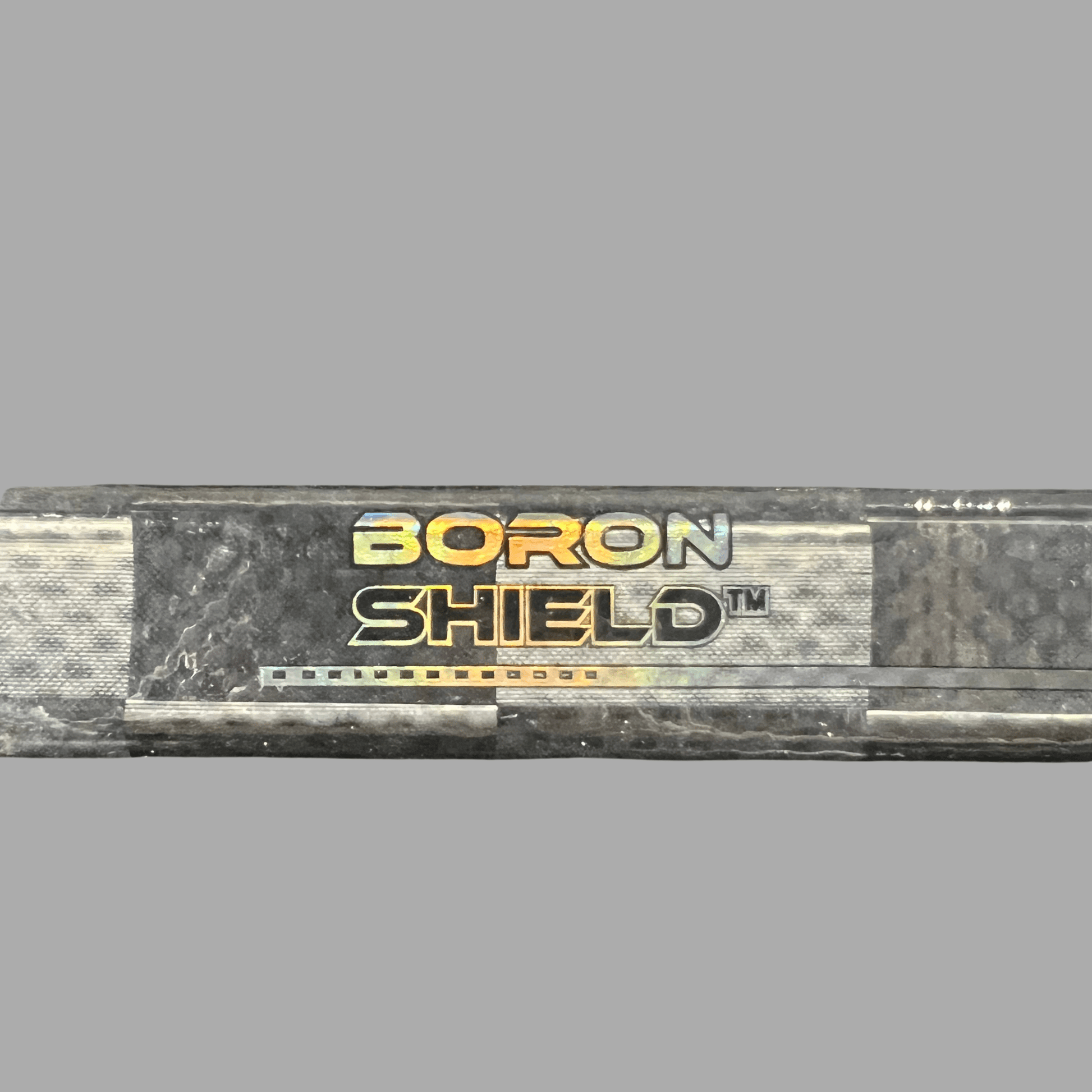 Technologie BoronShield renforcée au boron pour une durabilité maximale du bâton de hockey