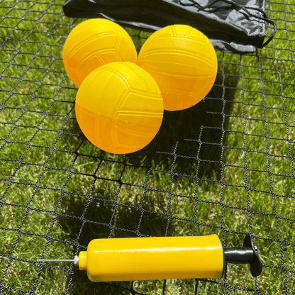 Balles jaunes et accessoires inclus dans le set Roundnet